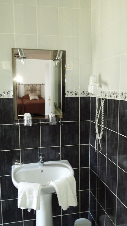 Grand Hotel de l'étoile Courtenay  Habitación foto